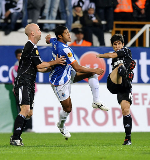 Kartal Porto'ya boyun eğdi