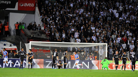 Kartal Porto'ya boyun eğdi