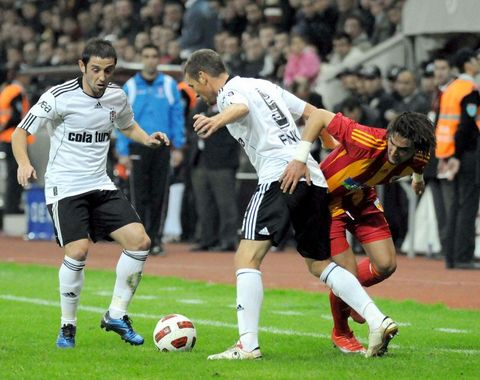 Kartal ağır yaralı