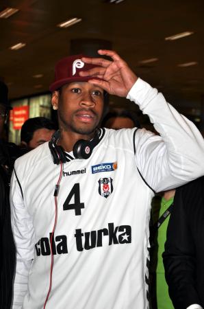 Iverson İstanbul'a geldi