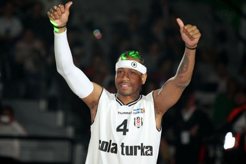  Iverson imzayı attı şov yaptı