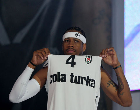  Iverson imzayı attı şov yaptı