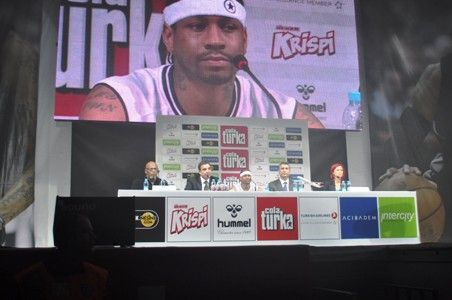  Iverson imzayı attı şov yaptı