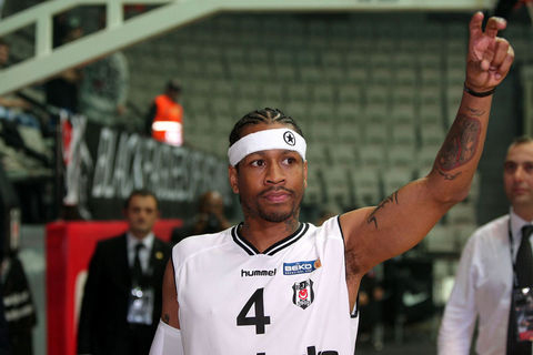  Iverson imzayı attı şov yaptı