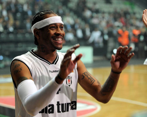  Iverson imzayı attı şov yaptı