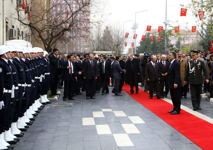 Cumhurbaşkanı Gül Diyarbakır'da