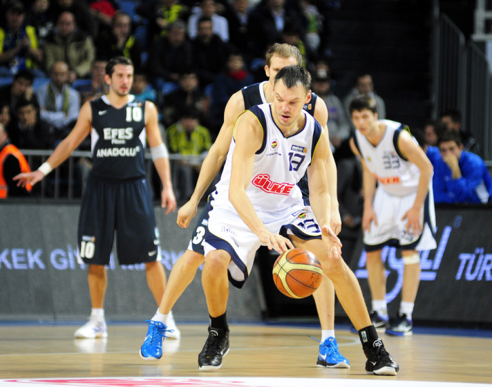 Fener Efes'i dağıttı