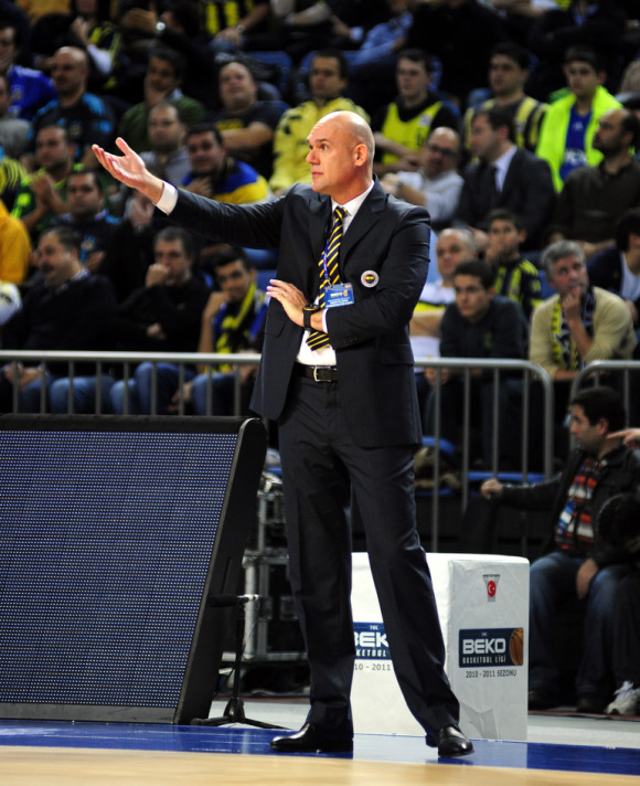 Fener Efes'i dağıttı