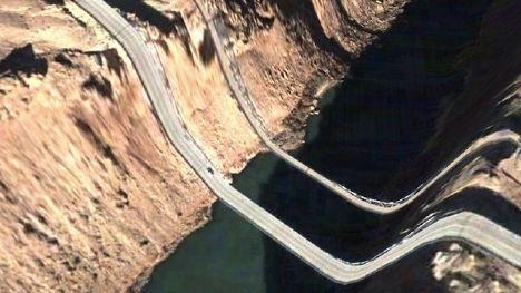 Google Earth yolları yamulttu!