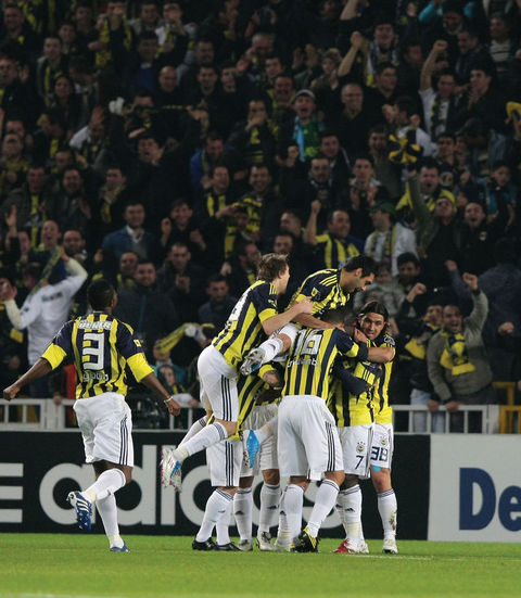 Fenerbahçe yeniden lider