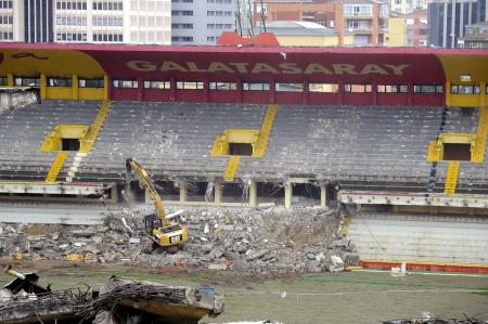 Ali Sami Yen'in yıkımına başlandı