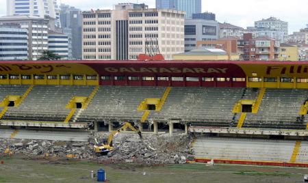 Ali Sami Yen'in yıkımına başlandı