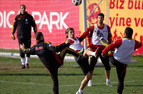 Galatasaray'da 15 futbolcu yolcu