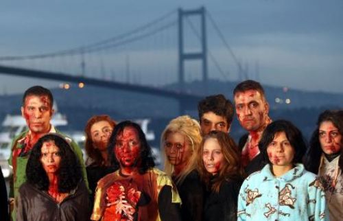 Zombie yürüyüşü başladı