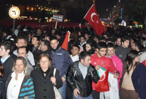 Türkiye ayaklandı!