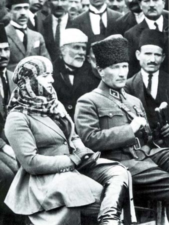 Atatürk'ten Kareler