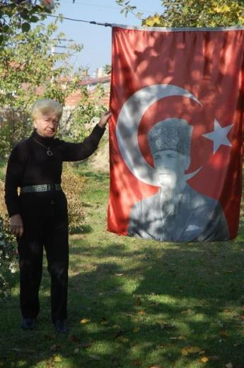 Evin her yeri Atatürk resmi