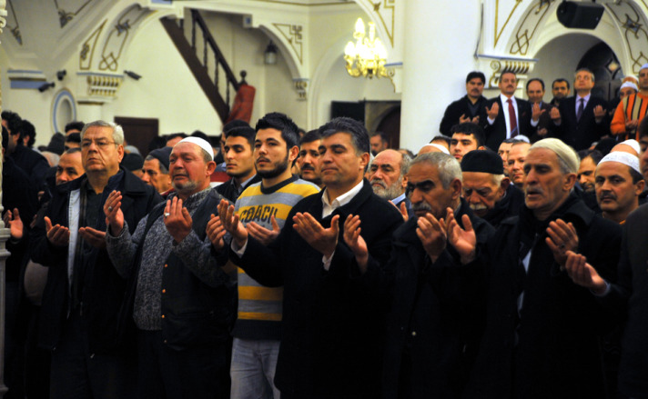 Mevlid Kandili'nde camiler doldu taştı