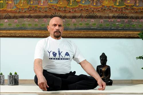 Yogi Kazım yıllara meydan okuyor