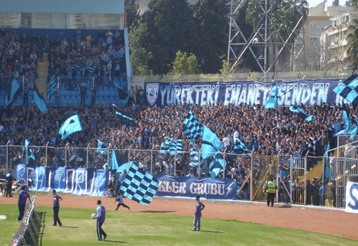 Futbol ırkçılık tartışmaları