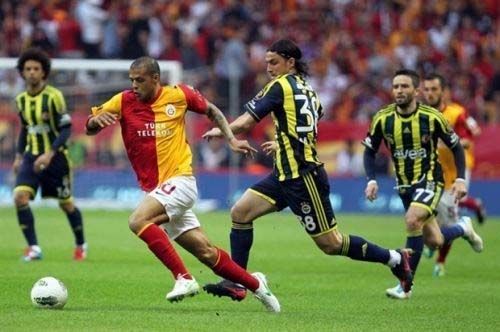 Ünlülerin derbi tahminleri