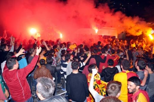 Galatasaray'ın şampiyonluğu dört bir yanda kutlandı