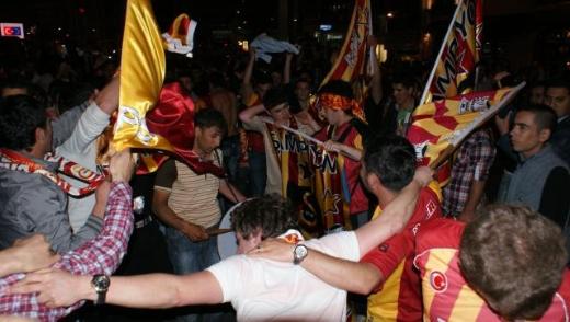 Galatasaray'ın şampiyonluğu dört bir yanda kutlandı