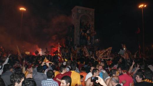 Galatasaray'ın şampiyonluğu dört bir yanda kutlandı