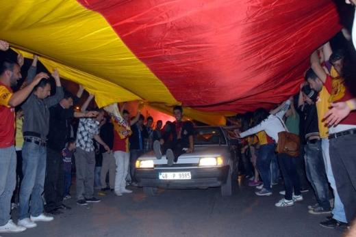 Galatasaray'ın şampiyonluğu dört bir yanda kutlandı