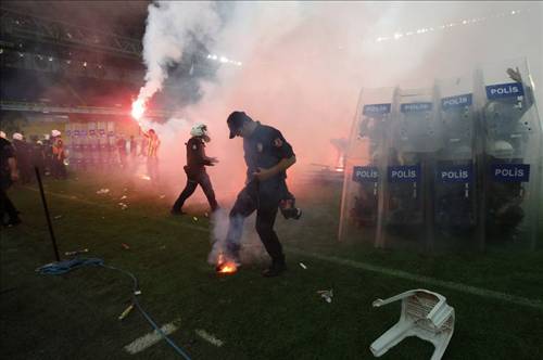 Zorlu derbi sonrası yaşanan olaylar