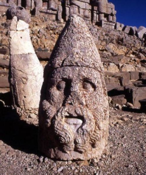 Nemrut Dağı ve Mezarın Sırrı