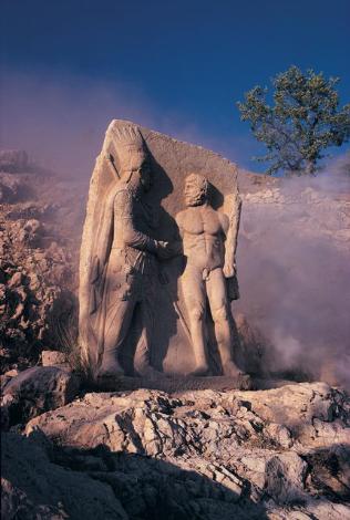 Nemrut Dağı ve Mezarın Sırrı