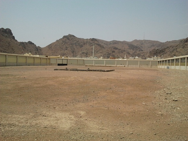 Uhud Dağı ve Hz. Hamza türbesi