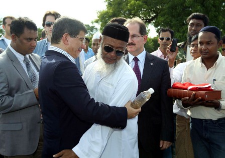 Ahmet Davutoğlu'nun Myanmar ziyareti