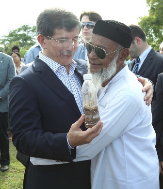 Ahmet Davutoğlu'nun Myanmar ziyareti