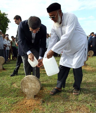 Ahmet Davutoğlu'nun Myanmar ziyareti