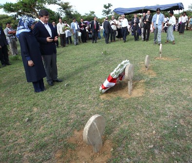 Ahmet Davutoğlu'nun Myanmar ziyareti