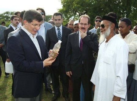 Ahmet Davutoğlu'nun Myanmar ziyareti