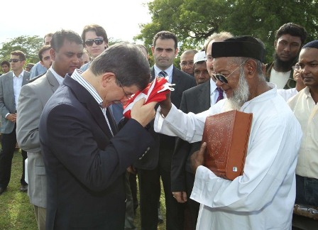 Ahmet Davutoğlu'nun Myanmar ziyareti