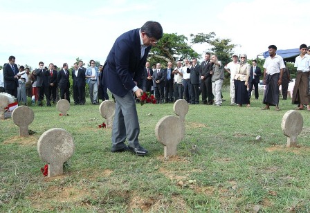 Ahmet Davutoğlu'nun Myanmar ziyareti