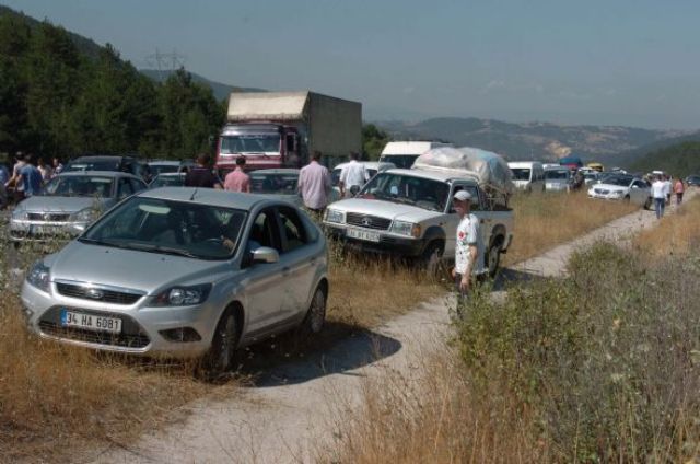 TEM'de trafik durdu 