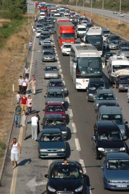 TEM'de trafik durdu 