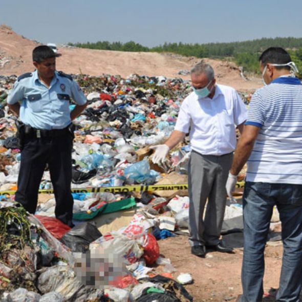 Çöplükte bebek cesedi çıktı