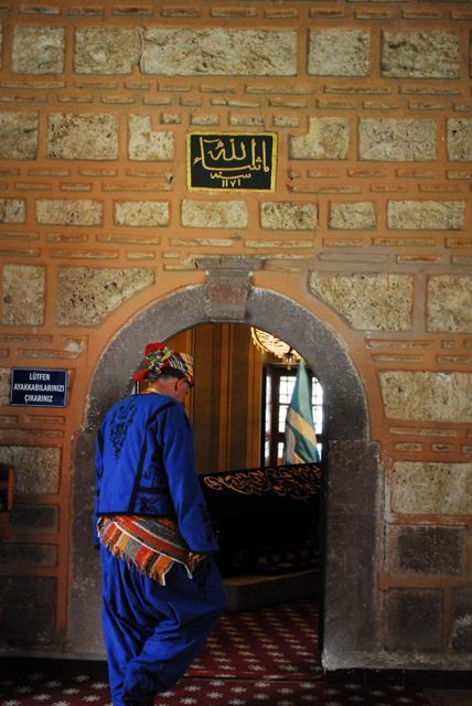 Ertuğrul Gazi Türbesi'ndeki kurşun izleri