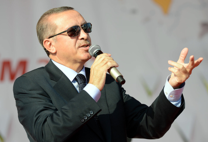 Başbakan Erdoğan yıkımı başlattı