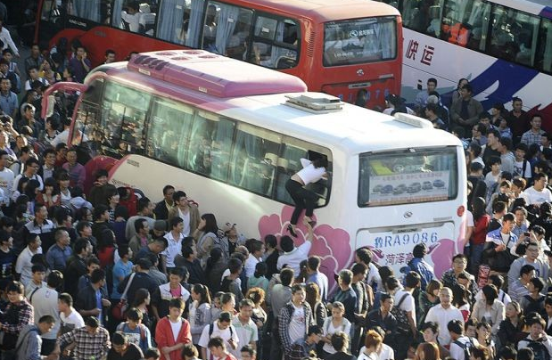 Çin'de otobüse binmek resmen eziyet