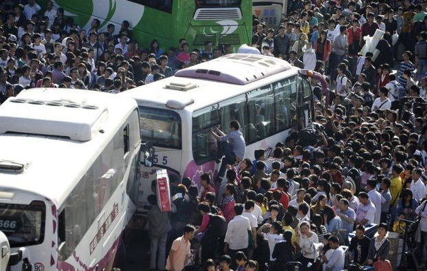 Çin'de otobüse binmek resmen eziyet