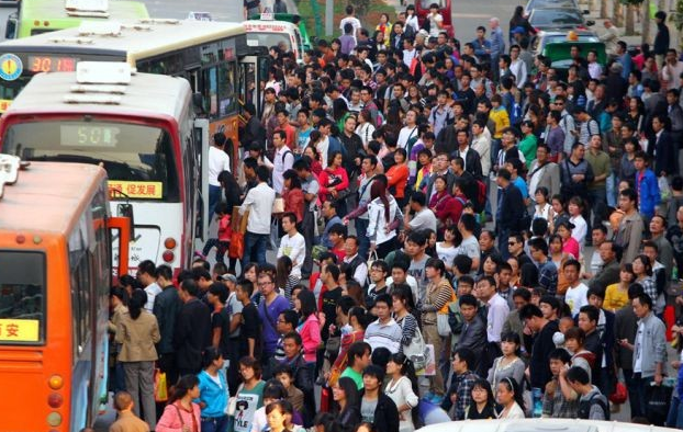 Çin'de otobüse binmek resmen eziyet