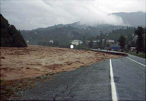 Rize'de sel baskını