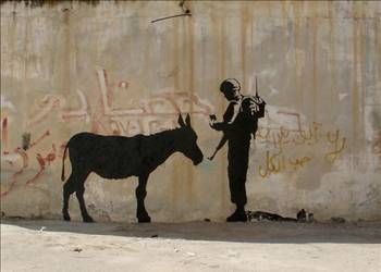 Sokağın gizemli sanatçısı Banksy